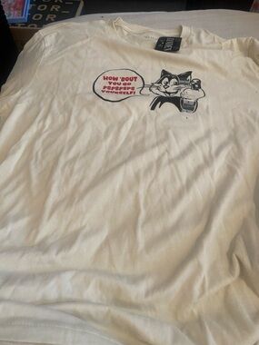 Vintage-Inspired Cat Graphic Short Sleeve Tee - White